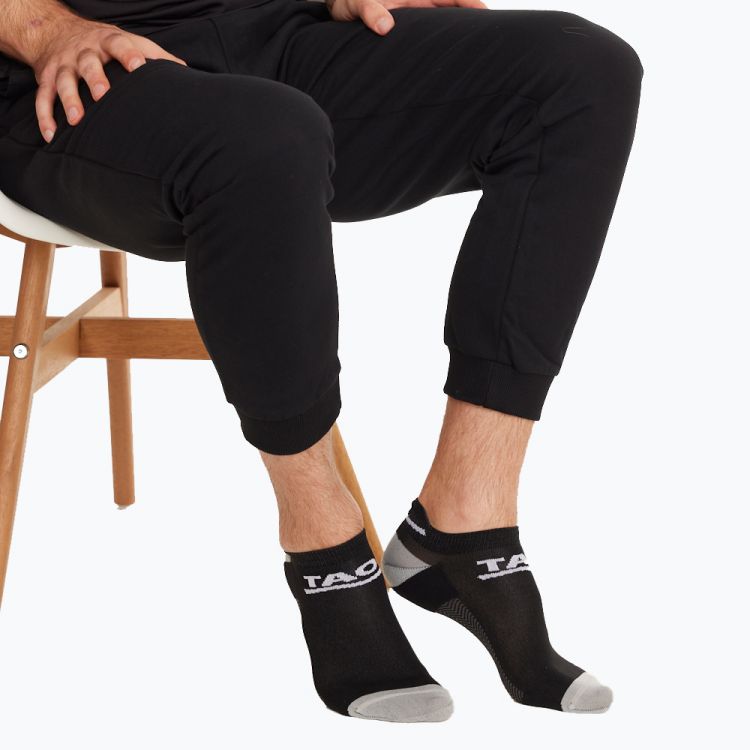 TAO Sportswear - FOOTLETS - Atmungsaktive & geruchsneutralisierende Sneakersocken - black