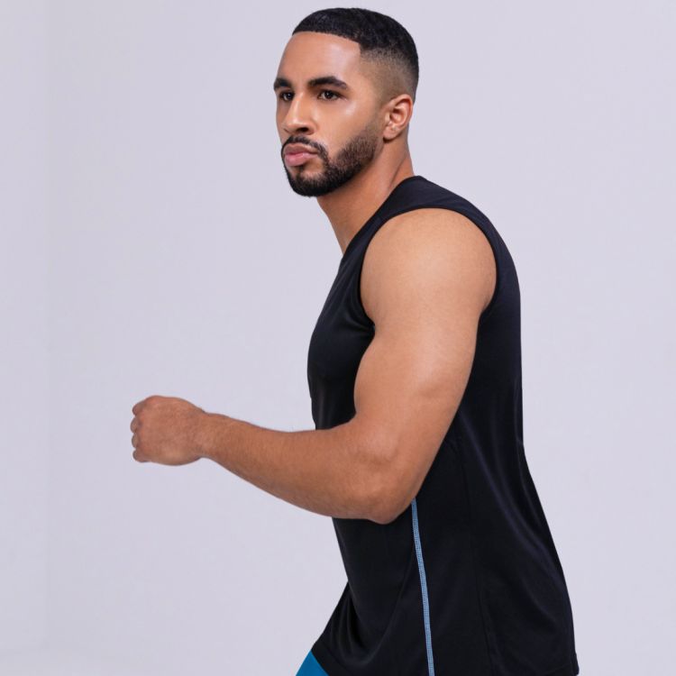 TAO Sportswear - ARIAN - Atmungsaktives Lauftop für Herren - black