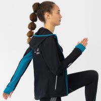 TAO Sportswear - Bjarka - Warme, wasserdichte Laufjacke mit Kapuze und Daumenschlaufe - black