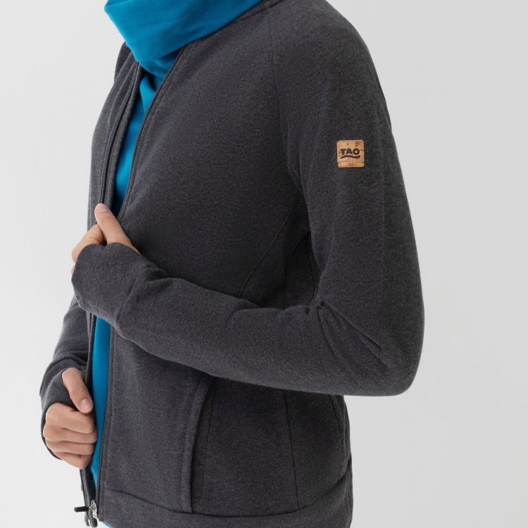 TAO Sportswear - INGA - Sweatjacke mit Stehkragen aus Bio-Baumwolle - graphit melange